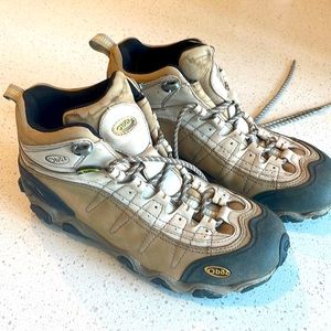 Gortex Oboz mid height backpacking boot